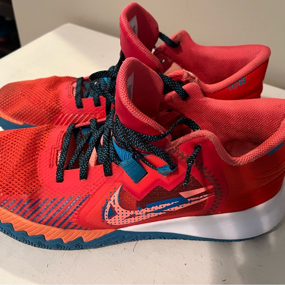 Kyrie Flytrap 5 'Habanero Red Blue Hero'
